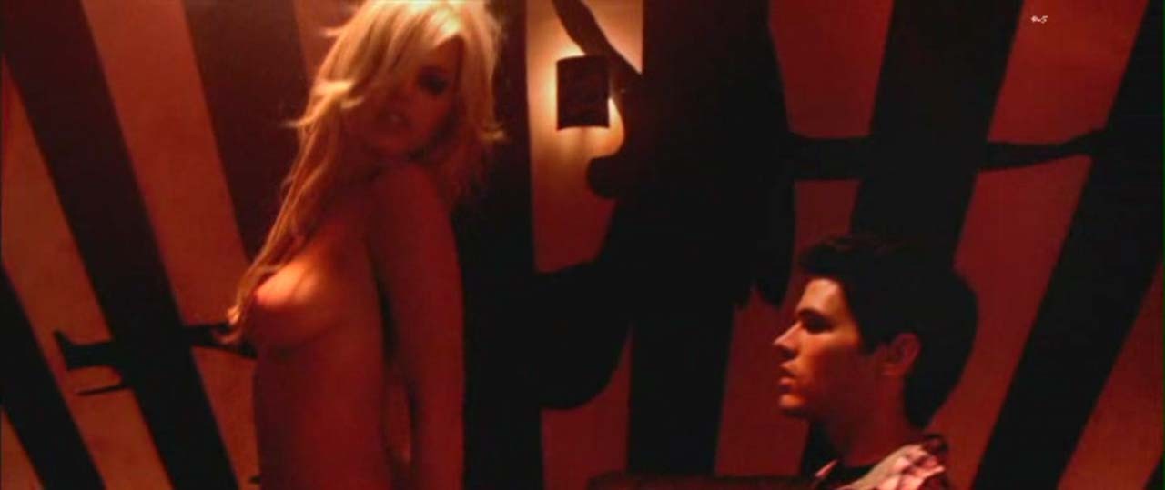 Sophie monk exposant ses beaux gros seins dans des scènes de film de nudité
 #75321919
