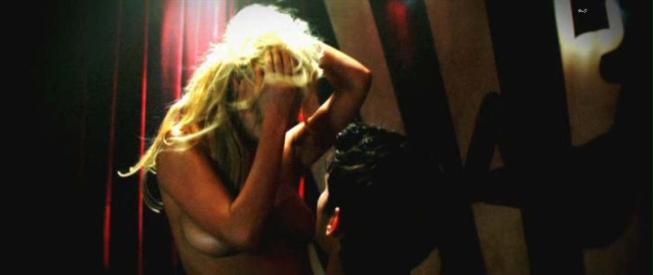 Sophie monk exposant ses beaux gros seins dans des scènes de film de nudité
 #75321937