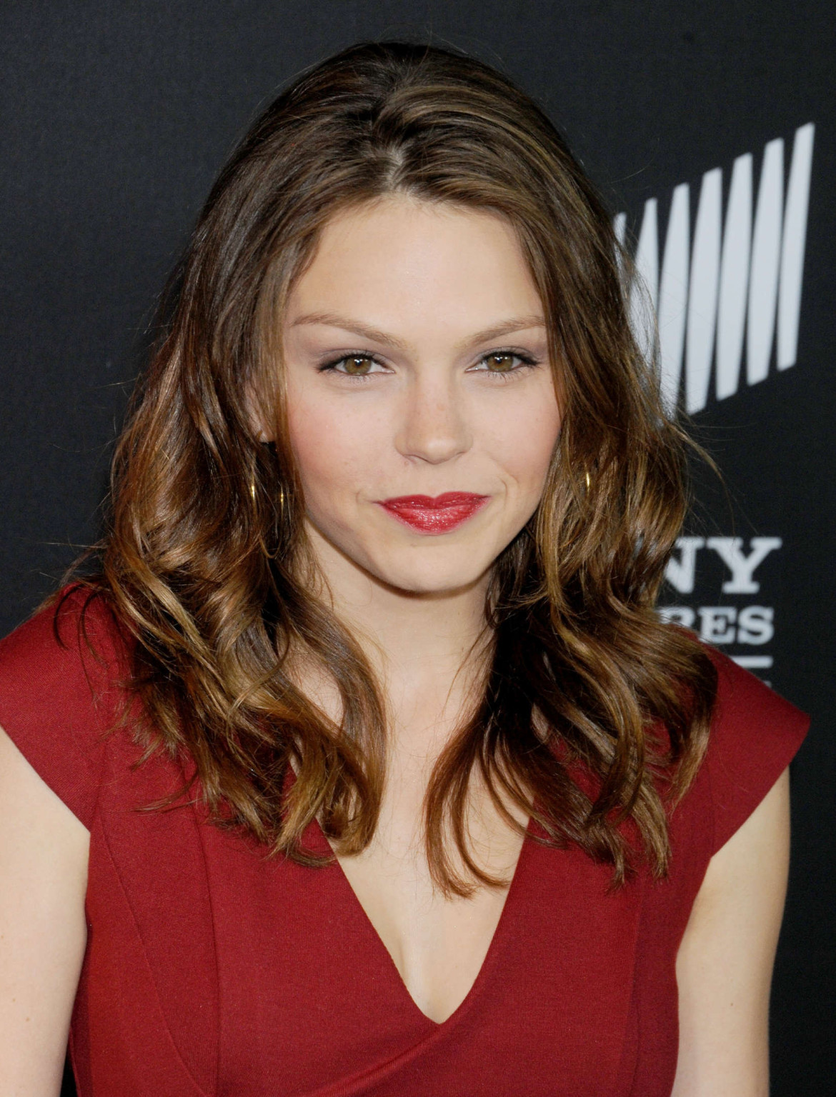 Aimee Teegarden en tenue décolletée à la première de "Call me crazy : a five film" à New York.
 #75232516