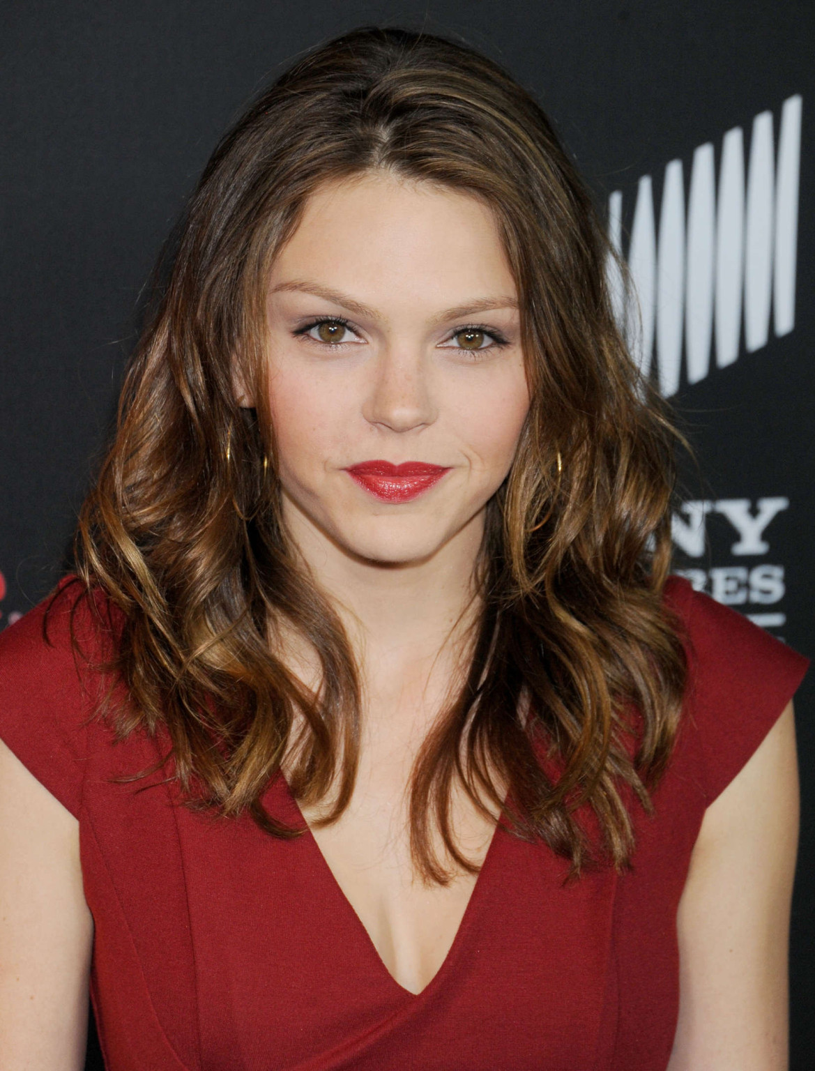 Aimee Teegarden en tenue décolletée à la première de "Call me crazy : a five film" à New York.
 #75232520