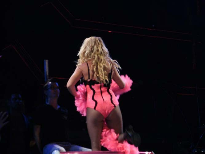 Britney Spears Exposing Her Sexy Body And Hot Ass On Stage