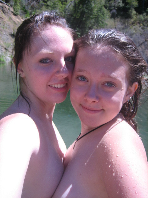 Autofotos de chicas morenas
 #75724746