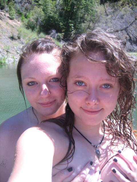 Autofotos de chicas morenas
 #75724755