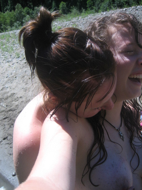 Autofotos de chicas morenas
 #75724767