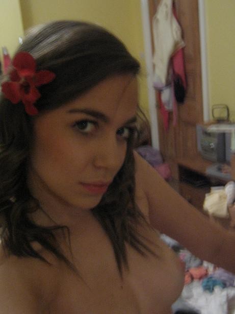 Autofotos de chicas morenas
 #75724775