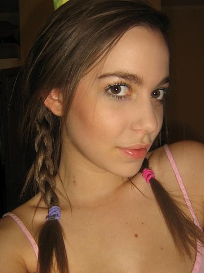 Autofotos de chicas morenas
 #75724786