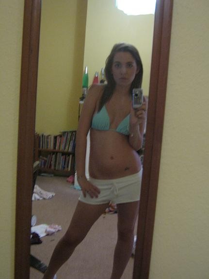 Autofotos de chicas morenas
 #75724802