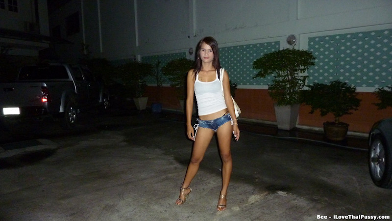 タイの痩せた売春婦がコンドームなしで素手でアジアの穴を犯す
 #68465113
