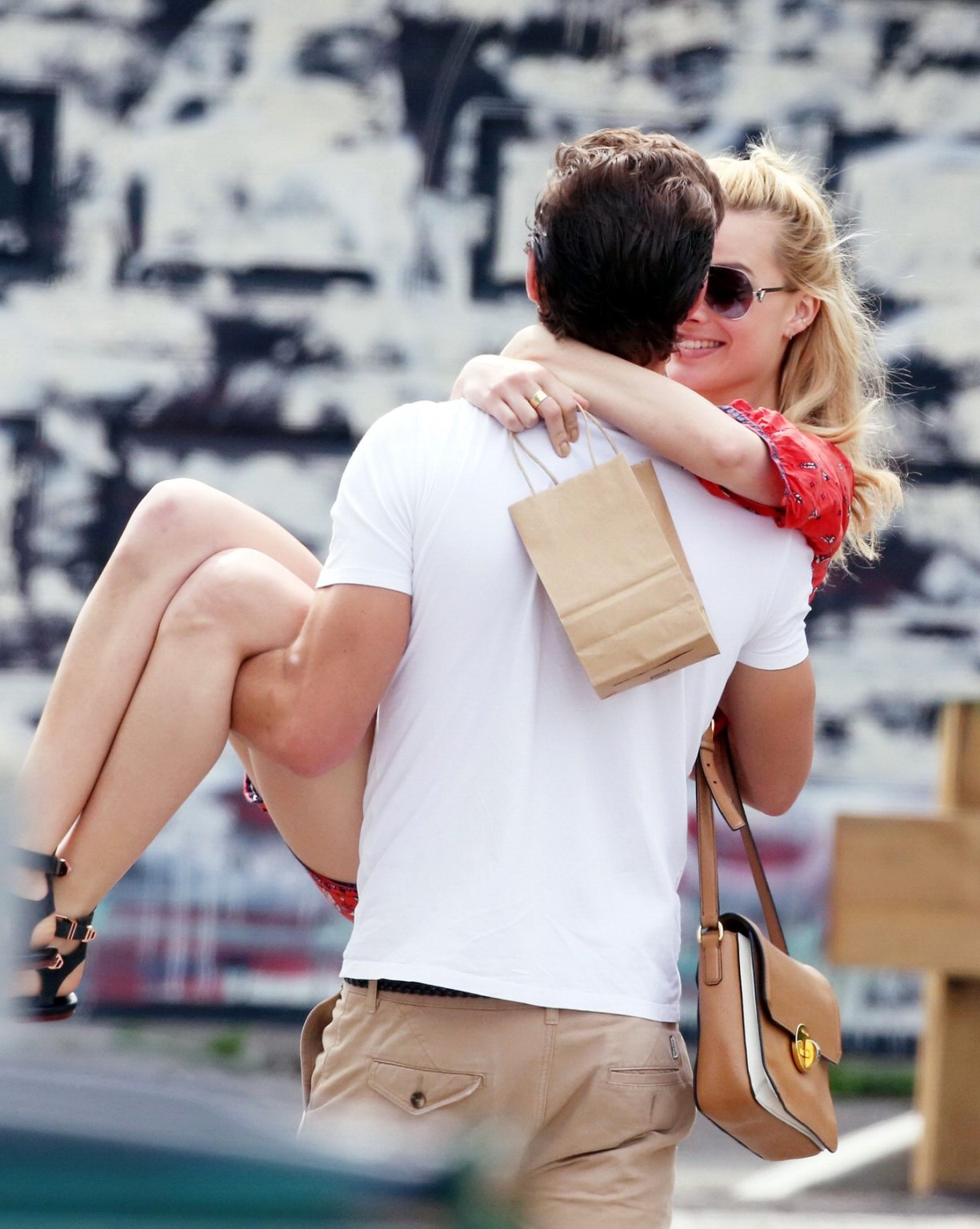 Margot Robbie cleavy licking an ice cream &amp;amp; getting ass groped #75161118