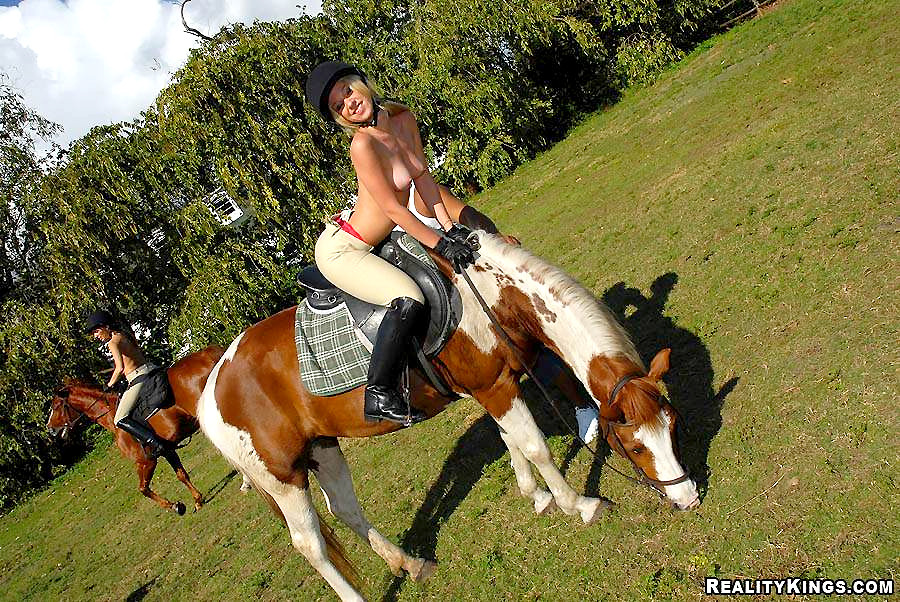 2 increíbles jóvenes de tetas grandes montan un caballo en el granero donde todo se va abajo en t
 #67374512