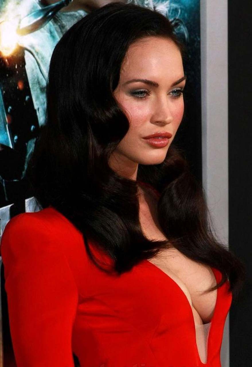 Megan Fox exposing her fucking sexy body and mega cleavage #75306278