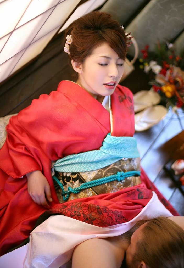 Kimono hoe getting tied up and takes a load of cum in her mouth #69968391