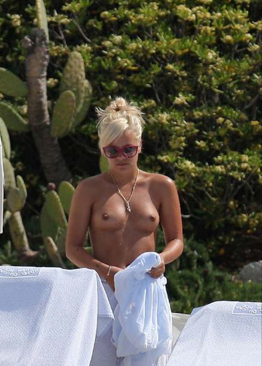 Lily Allen enjoying on beach in toples and showing sexy ass paparazzi photos #75313674