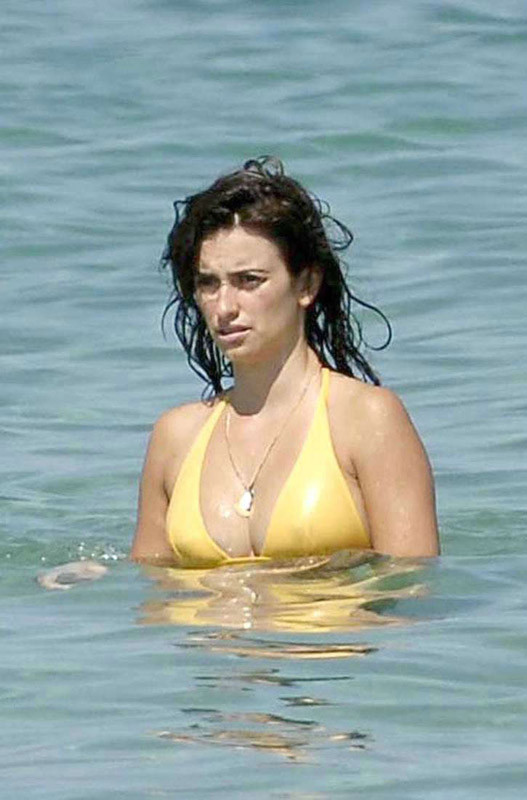 Penelope Cruz exposed topless and hard nipples #75395518