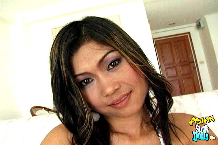 Une prostituée asiatique hardcore suce et baise pour obtenir du sperme.
 #70017068