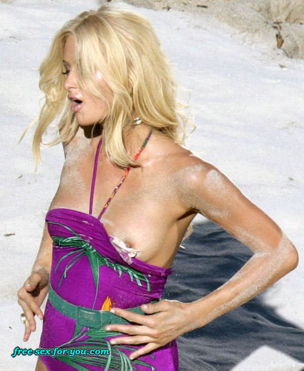 Paris Hilton showing pussy and nipple slip paparazzi photos #75436541