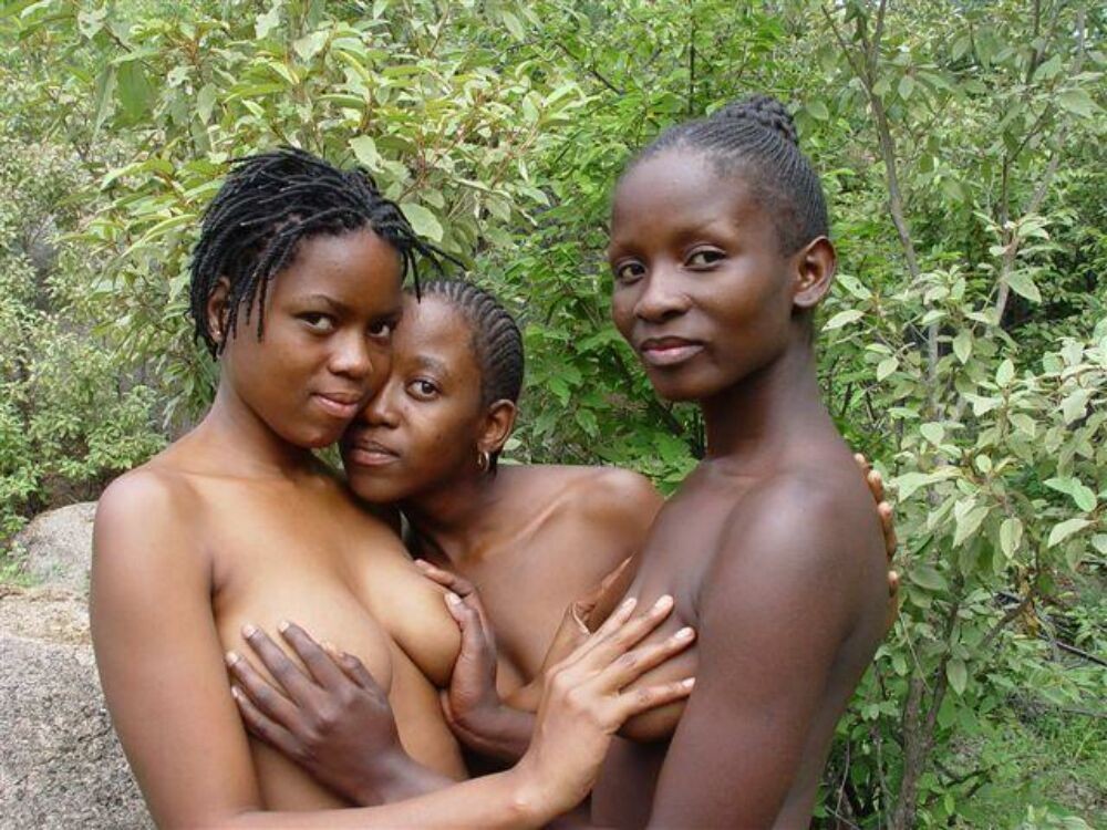 Estas gfs negras jóvenes posando y desnudas galeria 11
 #68390017