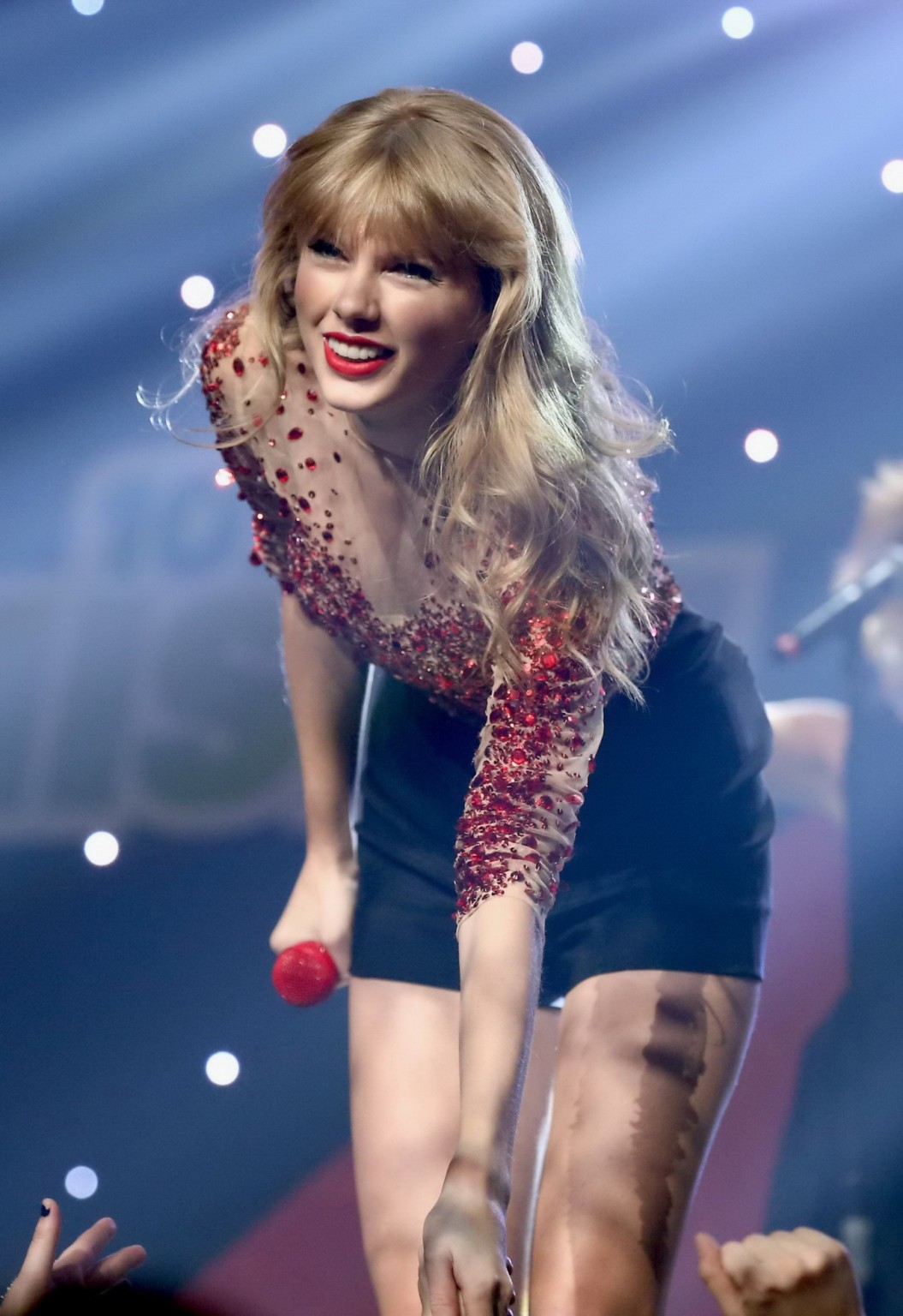 Taylor Swift che mostra i suoi lunghi gambi belli al 2012 kiis fm's jingle b
 #75246999