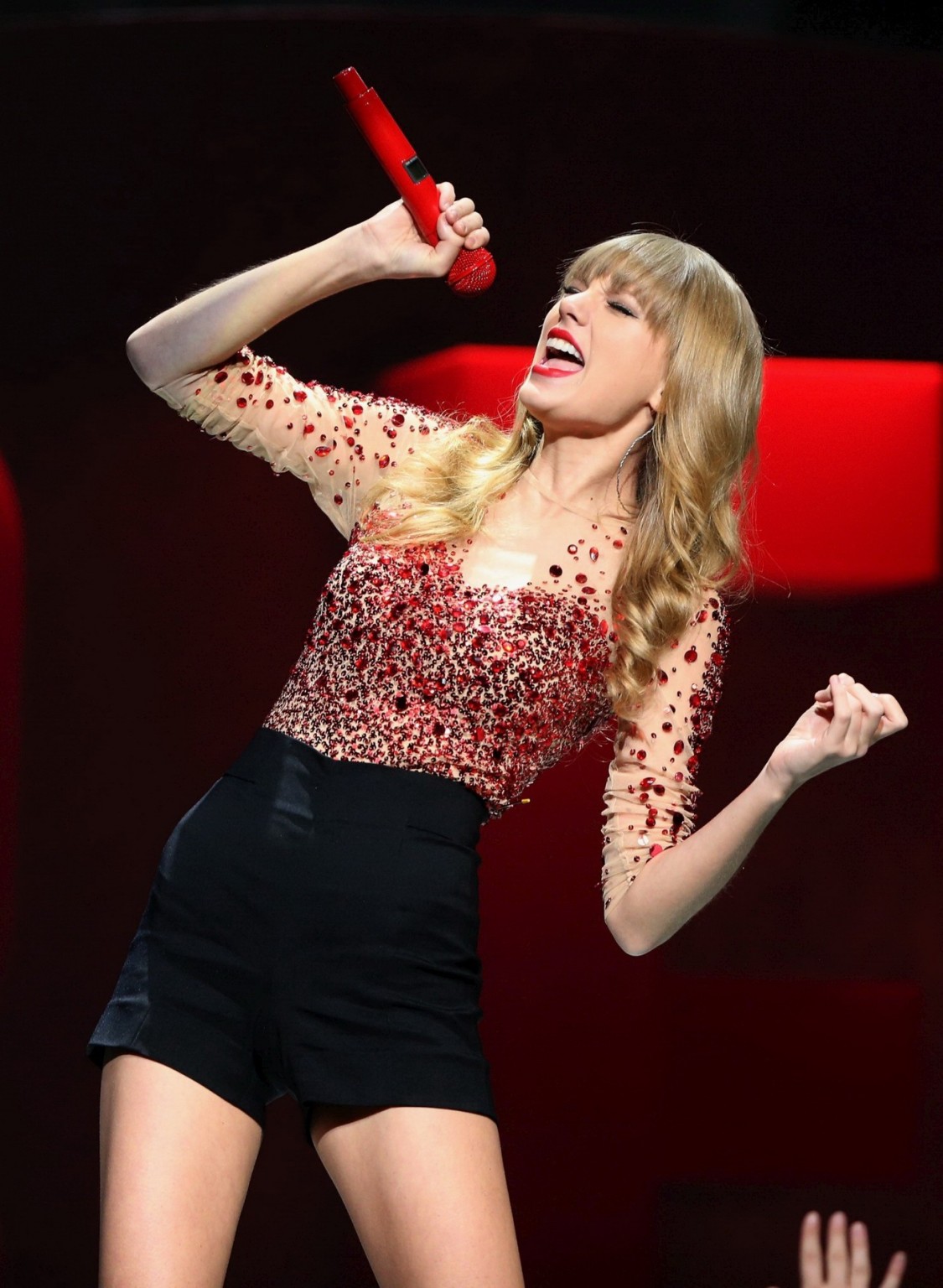 Taylor Swift che mostra i suoi lunghi gambi belli al 2012 kiis fm's jingle b
 #75247021