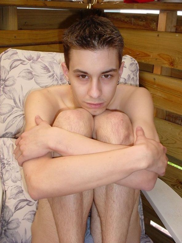 Zarte Twink nackt posieren und zeigen seinen hübschen Körper
 #76999661