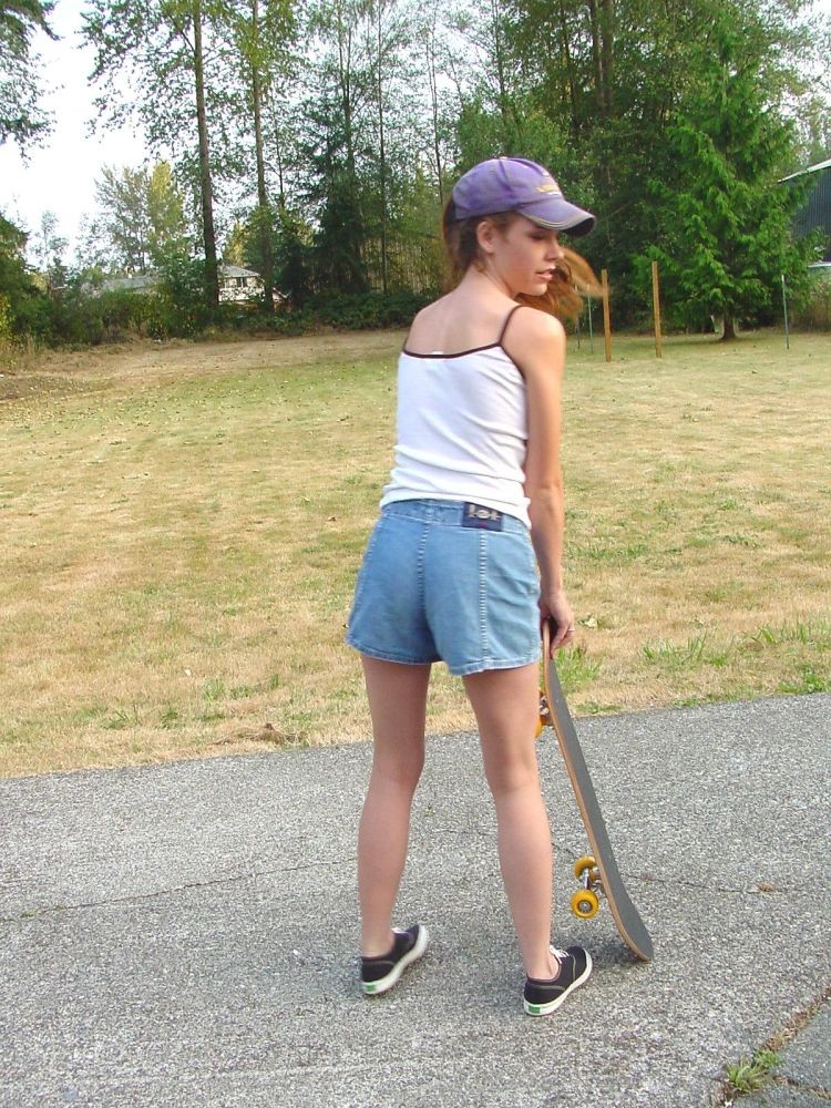 Esposa de la casa al aire libre con las tetas pertender la difusión de su apretado coño
 #77663872