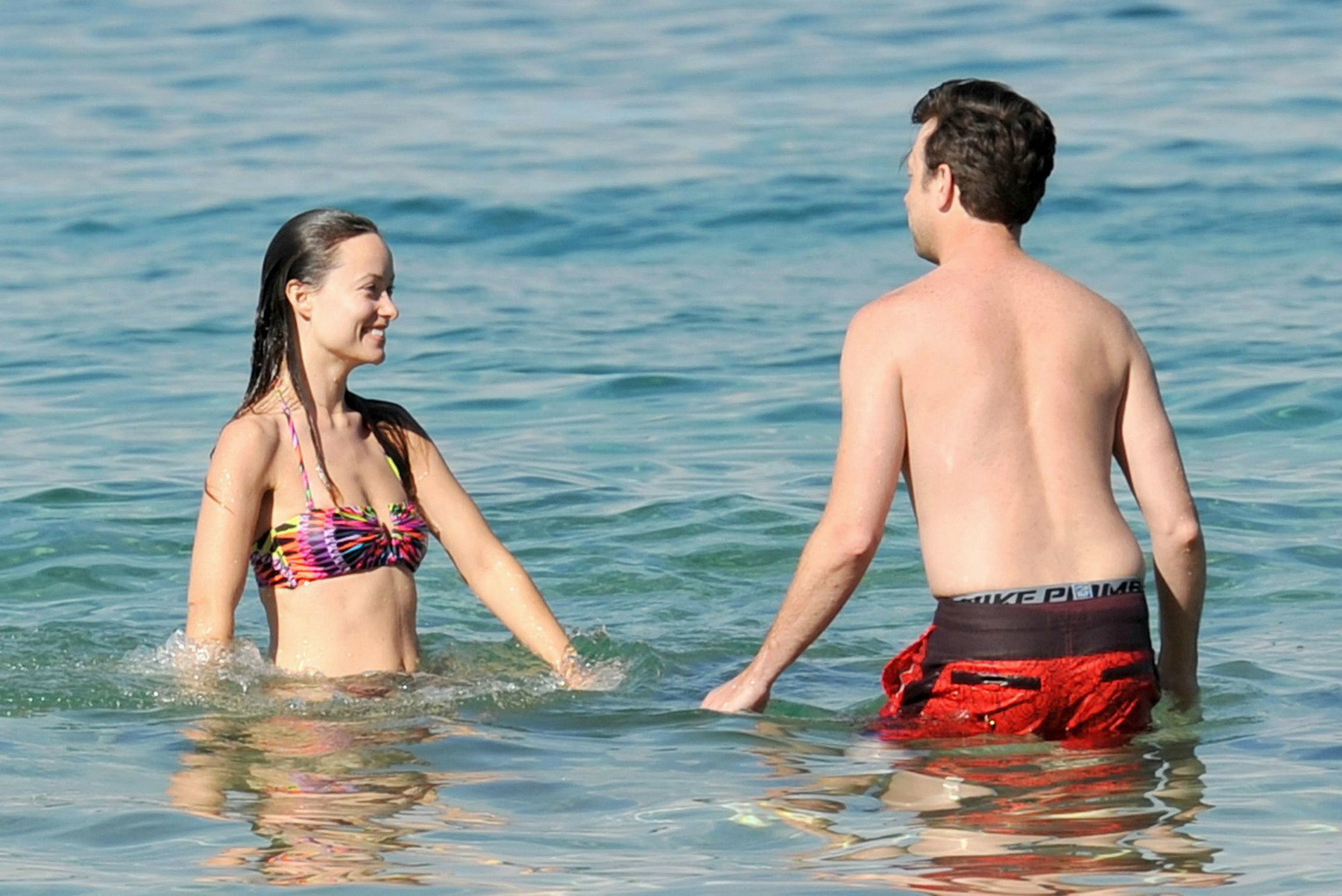 Olivia Wilde mostrando su cuerpo en bikini en una playa de maui
 #75177948