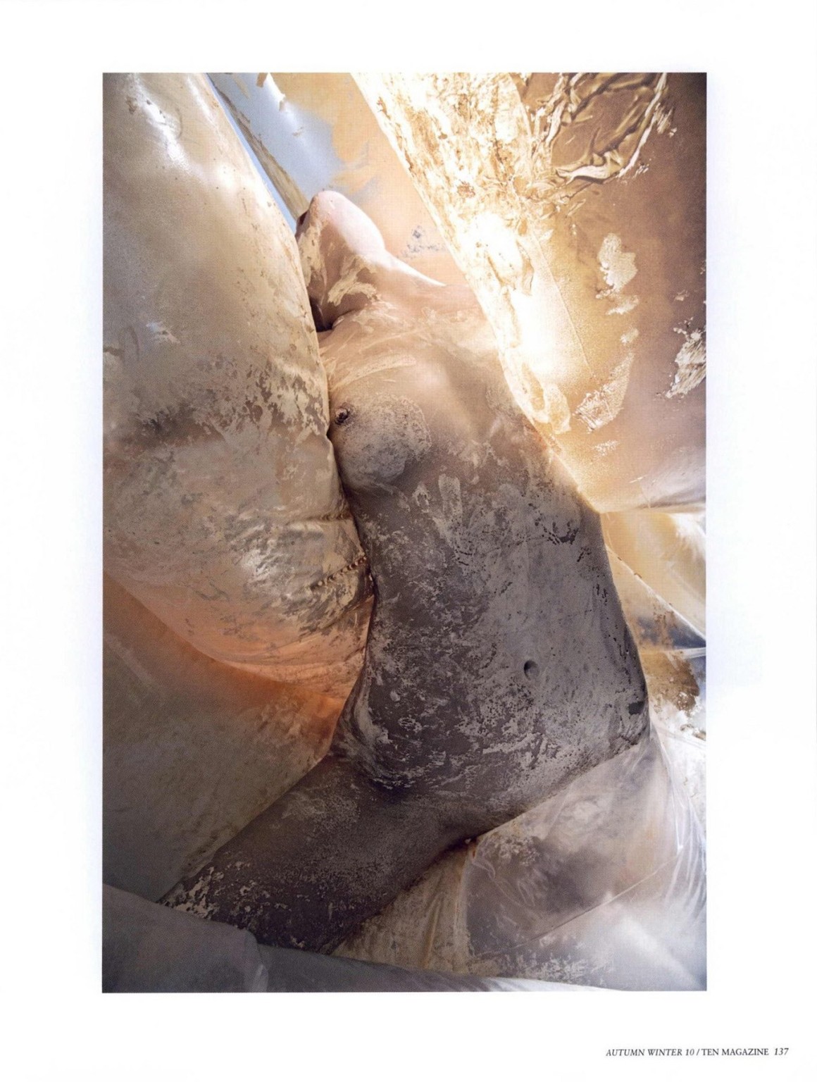 Guinevere van seenus mostrando sus tetas coño en la revista 10 edición otoño 2010
 #75331785