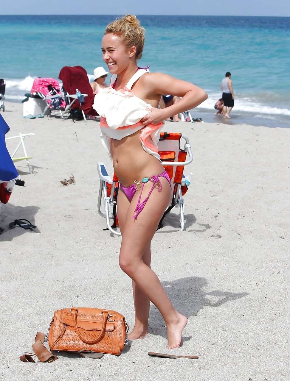 Hayden Panettiere exposing sexy body and hot ass in bikini