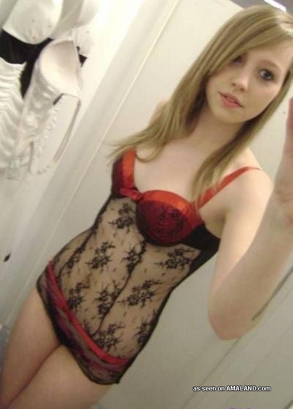 Selfshot-Pic-Zusammenstellung von frechen Amateur-Teens
 #75692828