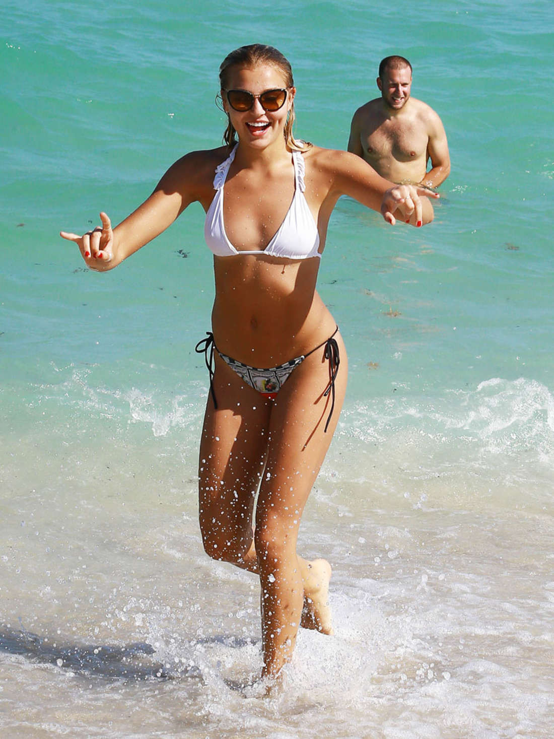 Rachel Hilbert showing off her bikini body on a beach in Miami #75169582