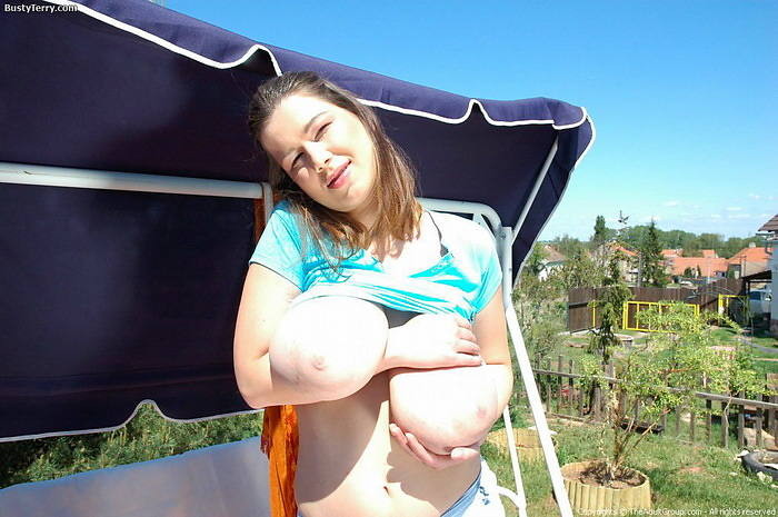 Terry Nova flashing her enormous teen boobs outdoors #78544059