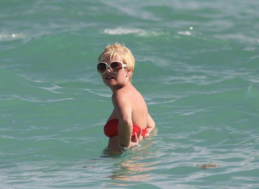 Petite celeb Elisha Cuthbert topless and in skimpy bikini #73194507