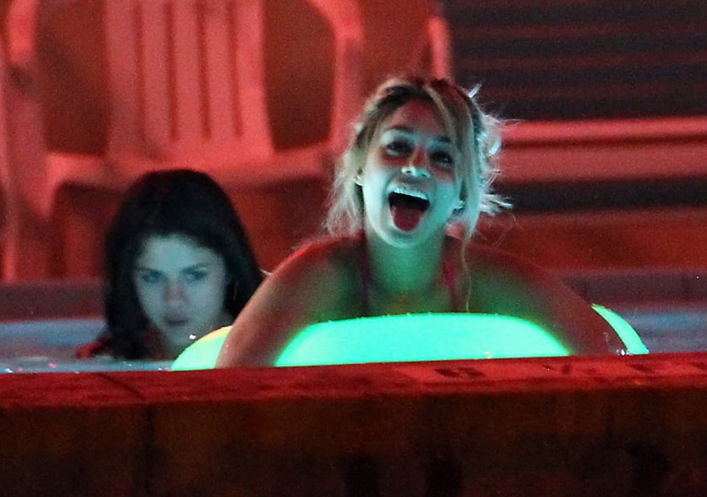 Vanessa Hudgens mostra il suo corpo in bikini sul set di "Spring Breakers
 #75270271