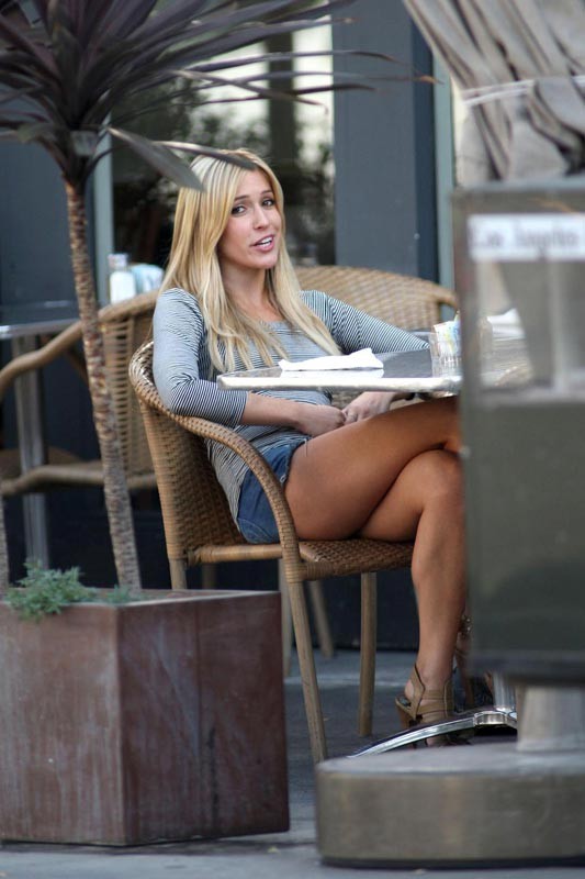 Kristin Cavallari ass and caught showing cleavage #75378556