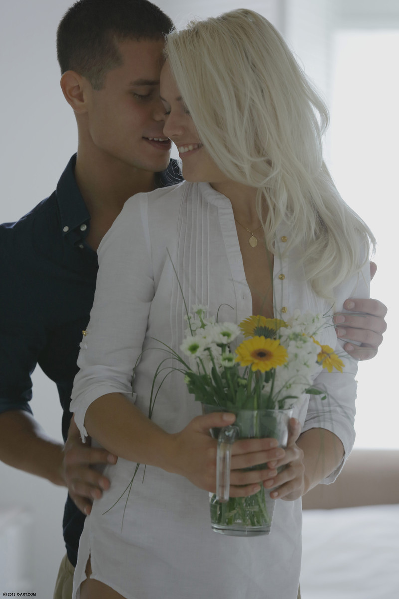Wunderschönes zierliches blondes Babe macht Liebe in leidenschaftlichem Sex mit Creampie
 #71207938
