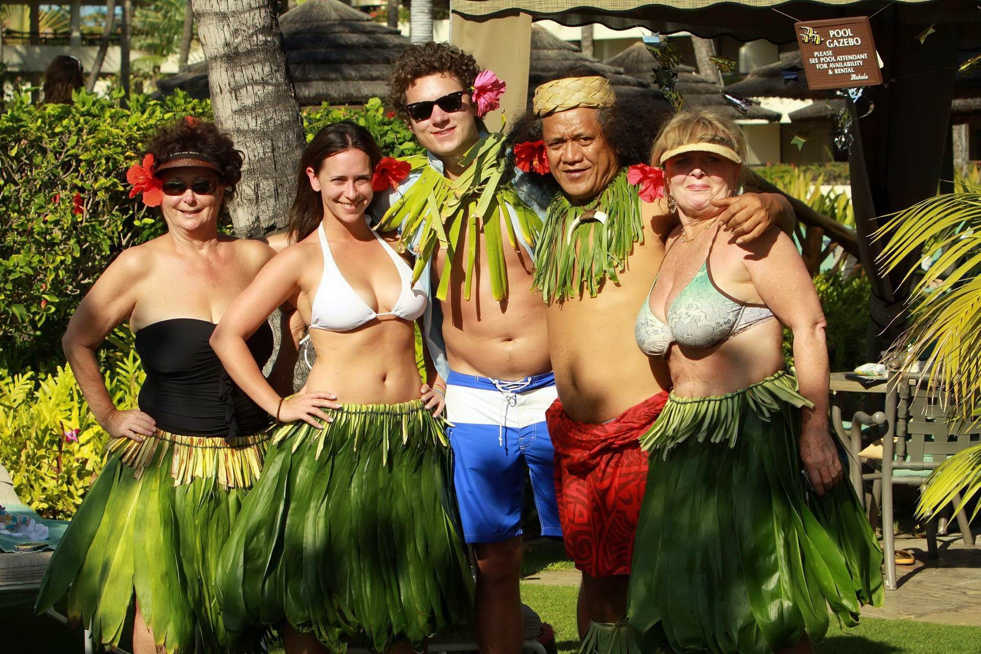 Jennifer Love Hewitt busty wearing white bikini top  hula skirt in Maui #75321957