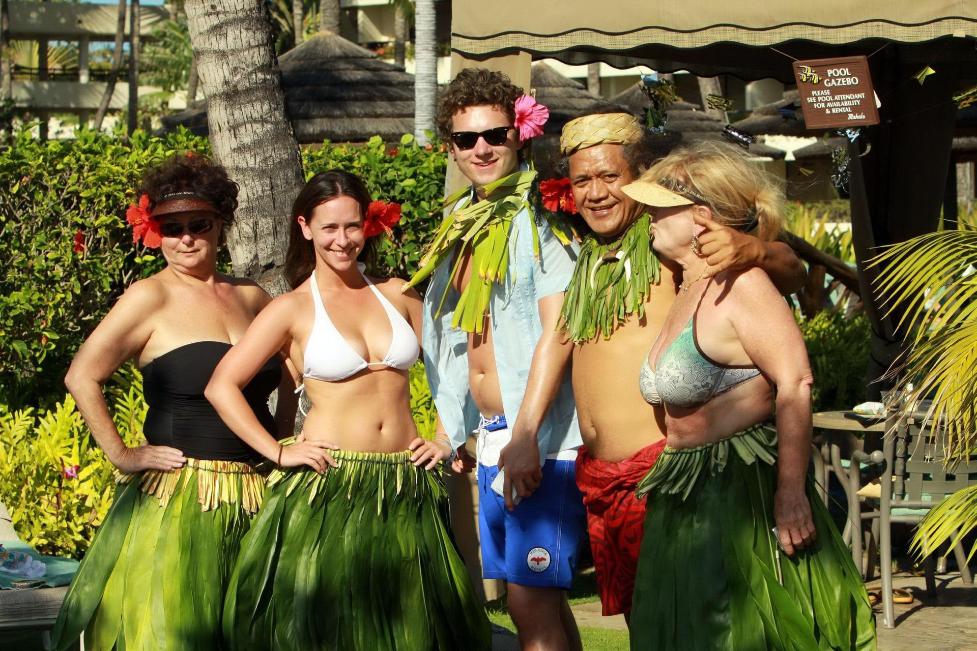 Jennifer Love Hewitt busty wearing white bikini top  hula skirt in Maui #75321964