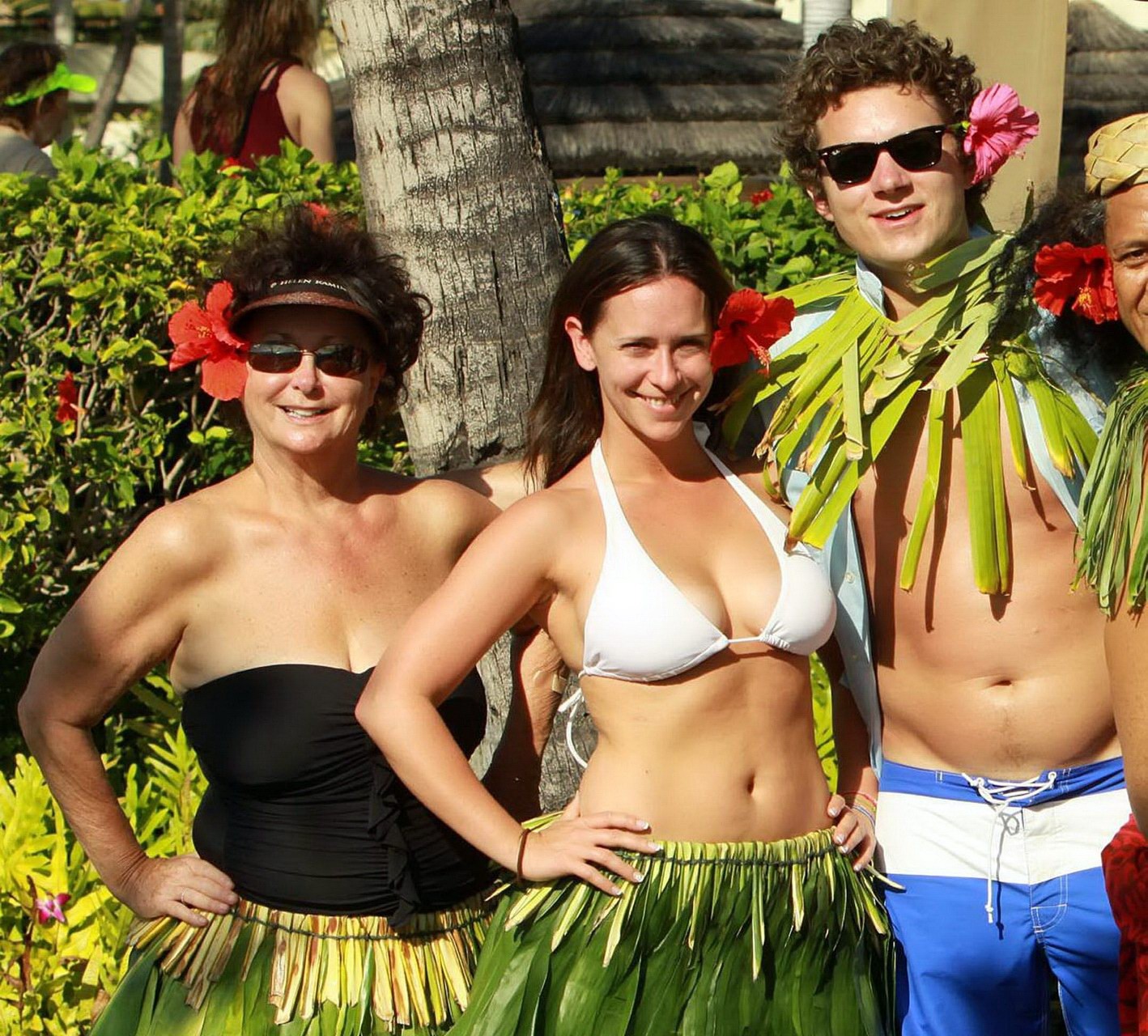 Jennifer Love Hewitt busty wearing white bikini top  hula skirt in Maui #75321967