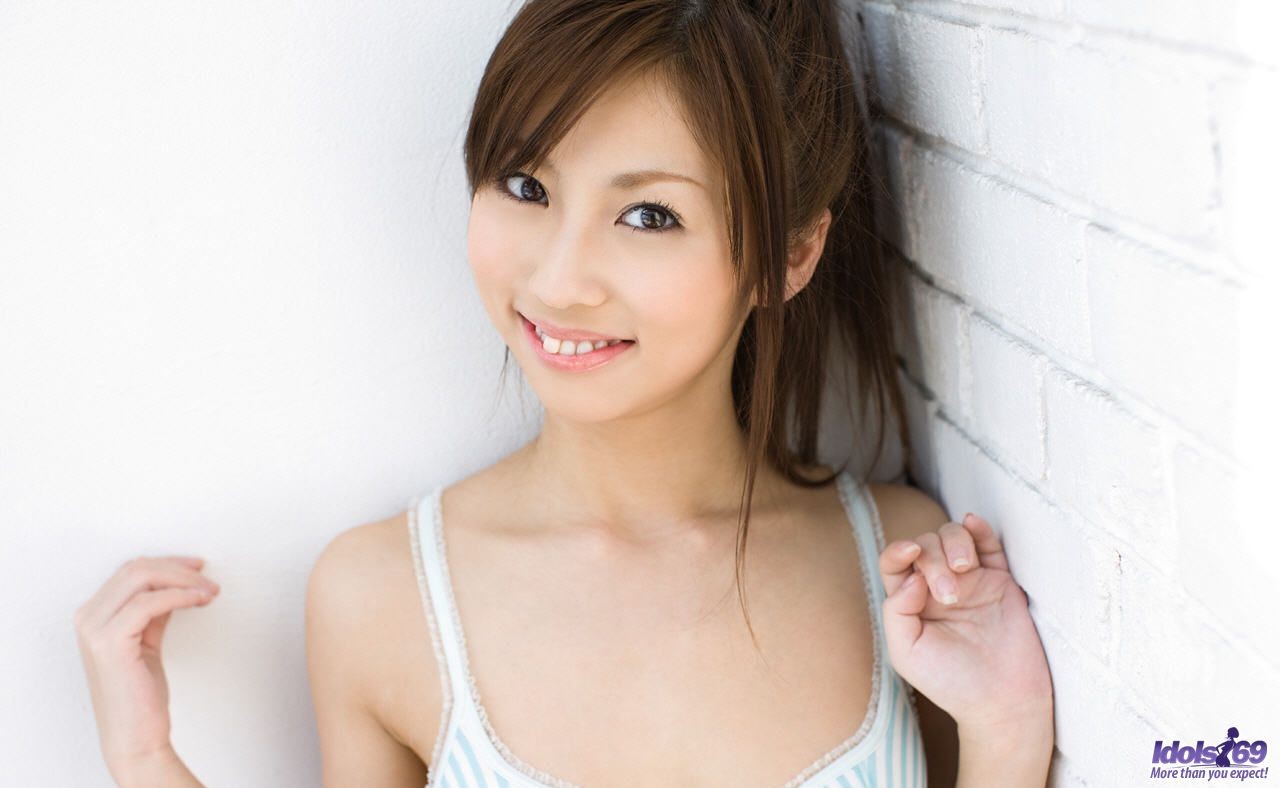 Risa chigasaki - joven asiática es una colegiala sexy mostrando
 #69846574