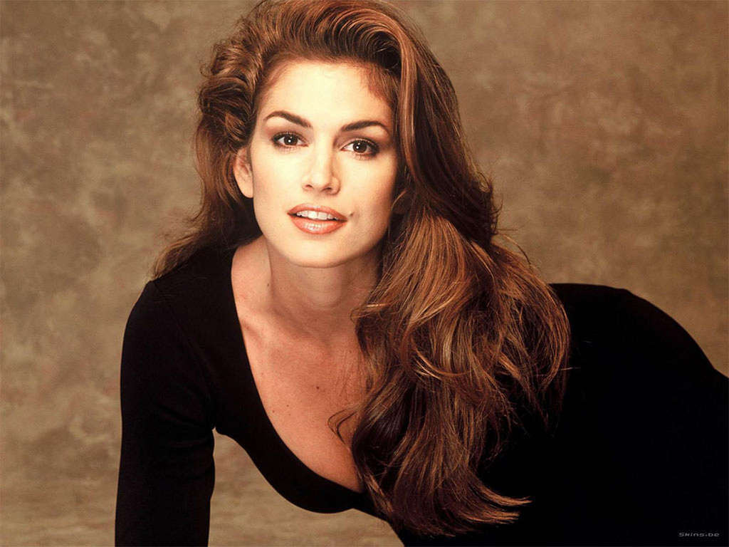 Cindy crawford exponiendo sus grandes tetas y su culo en bikini
 #75361285