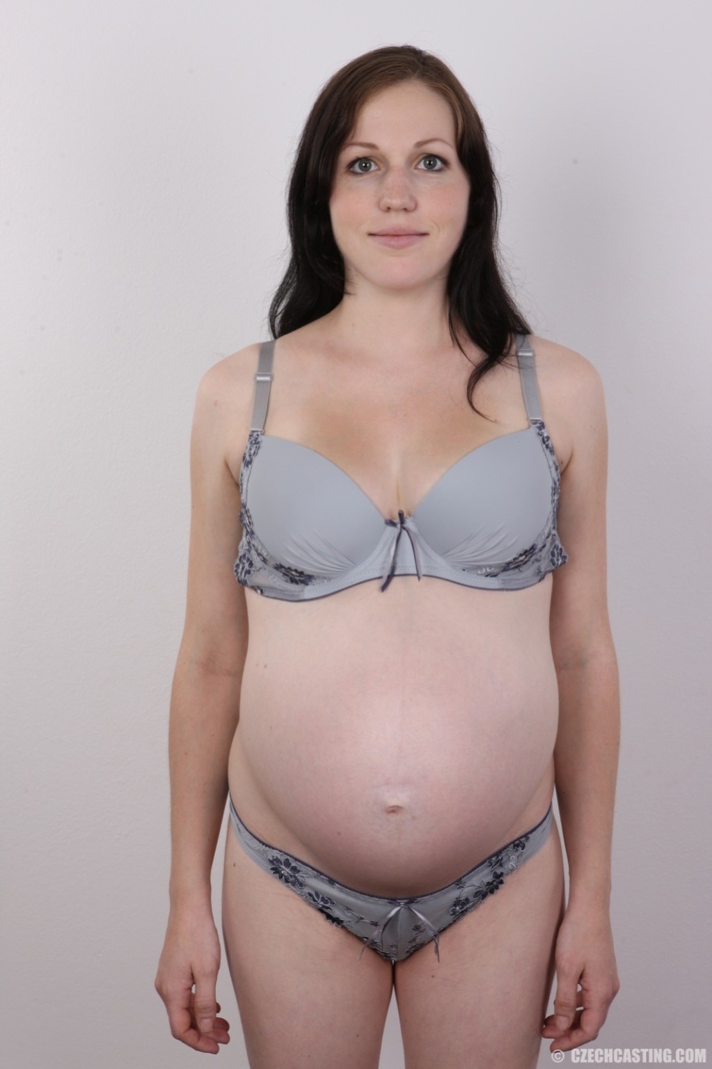 Photos de casting de filles enceintes
 #67208451