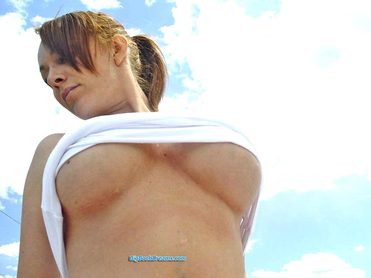 Morena con tetas redondas de gran tamaño
 #74991654