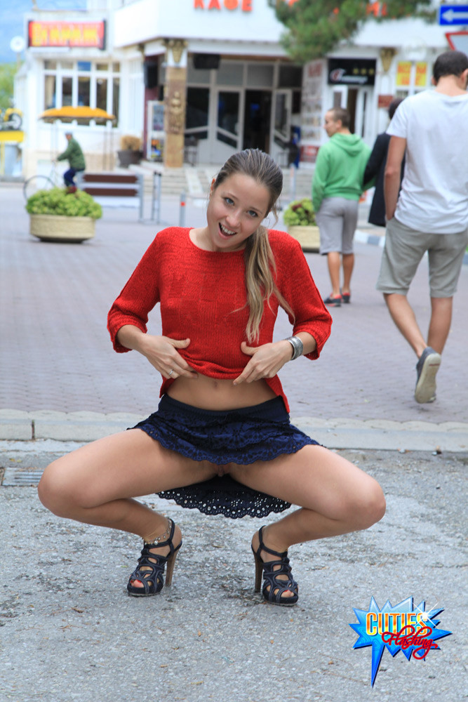 Dieser junge Flitzer Arsch ist so perfekt glatt
 #72340784