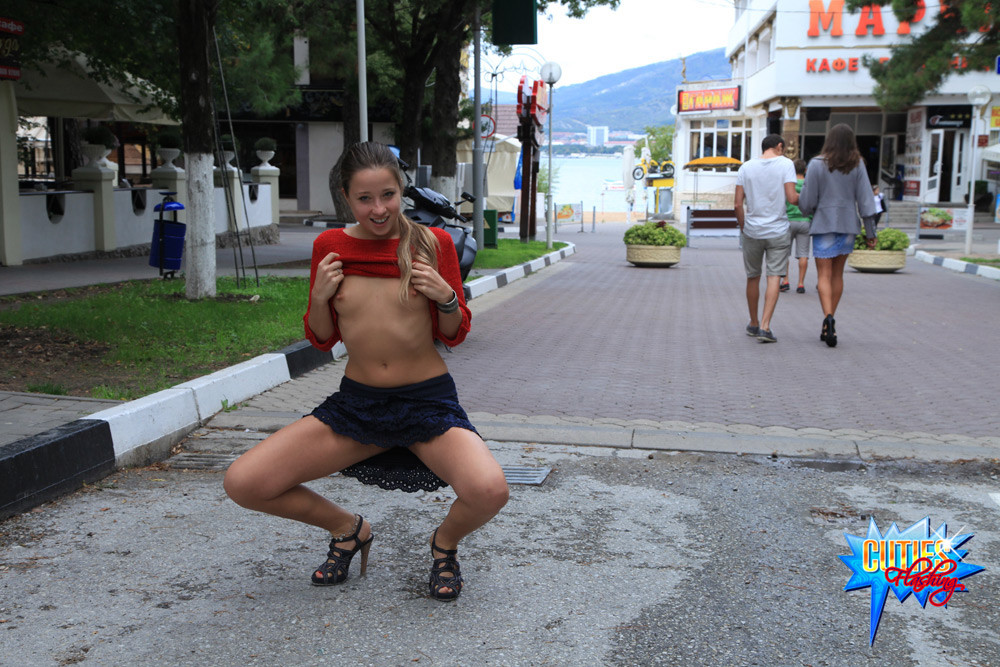 Dieser junge Flitzer Arsch ist so perfekt glatt
 #72340806