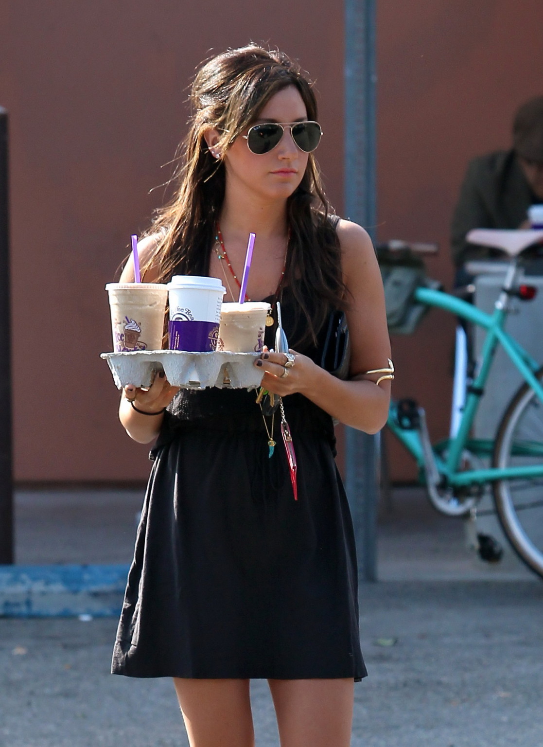 Ashley tisdale en petite robe noire au café de Toluca Lake.
 #75329829