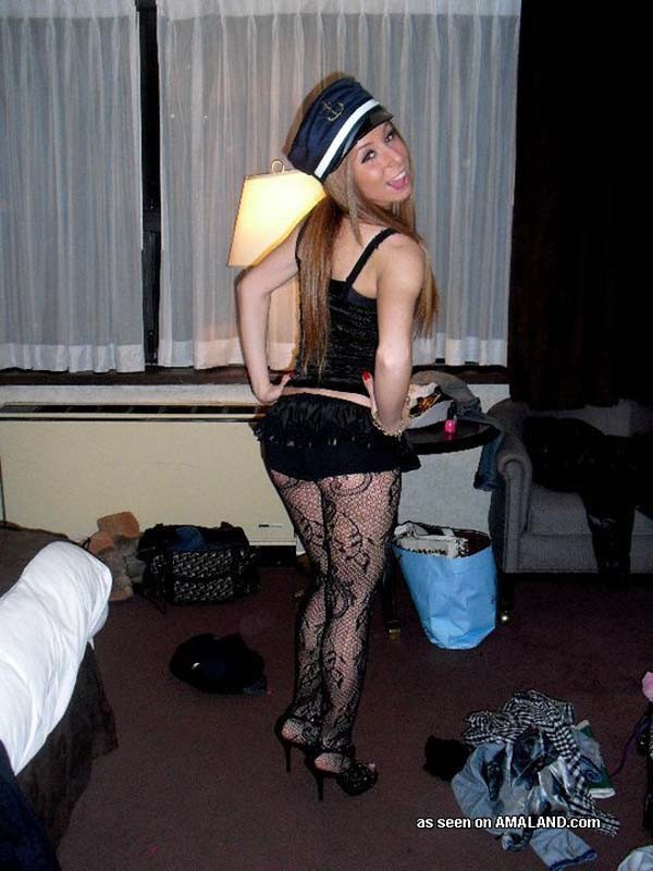 Sexy bikini hottie
 #68304047