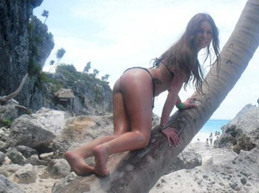 Sexy bikini hottie
 #68304054