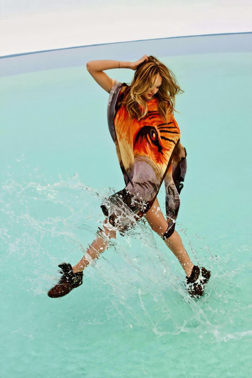 Candice Swanepoel mostra il suo corpo perfetto in bikini per la collezione agua bendita
 #75209213