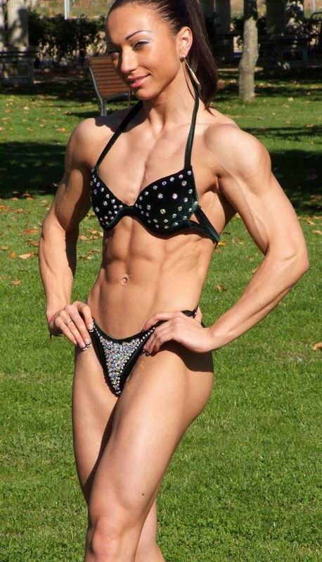 Hardbody chix zeigen ihre herrlichen Bauchmuskeln
 #71019224