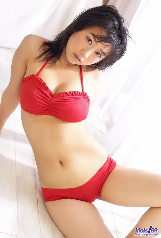 Hübsche japanische Aya Kanai im sexy Bikini zeigt Arsch
 #69784404